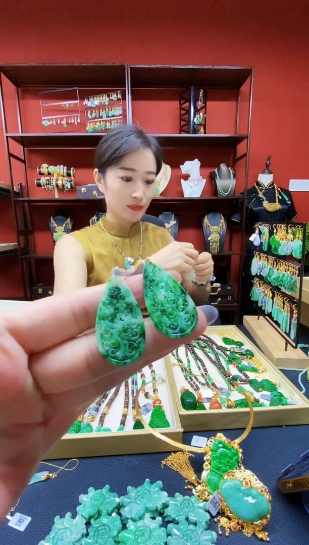 颈饰未镶嵌翡翠翡翠耳饰