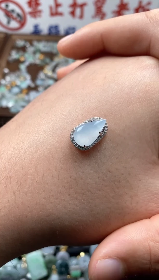 【闪购商品】翡翠颈饰未镶嵌哥哥