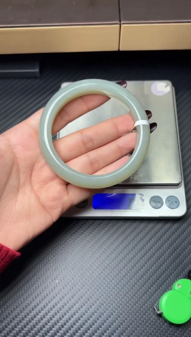 未镶嵌手镯和田玉且末近矿微色差58+m