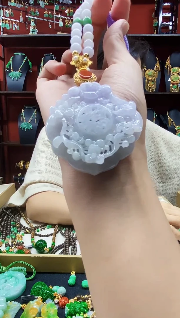 颈饰未镶嵌翡翠吊坠