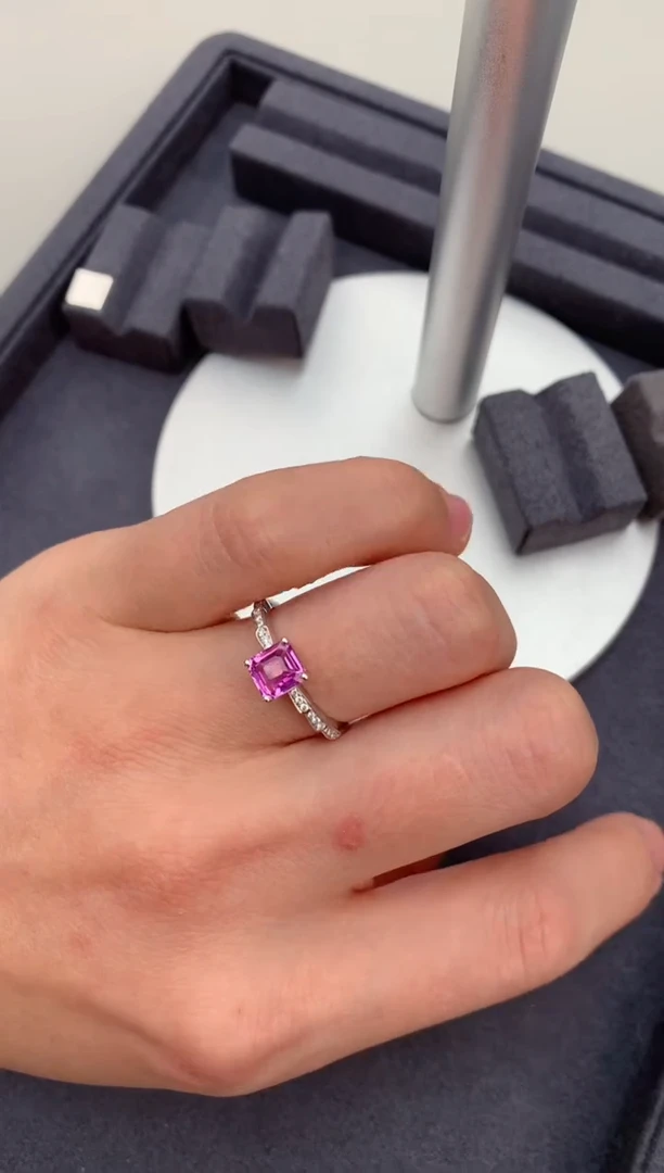 【闪购商品】彩色蓝宝石戒指18K金镶嵌1ct 粉蓝宝戒指