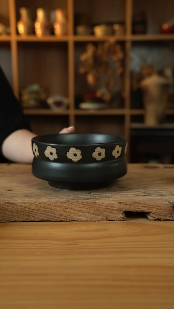 黑色雕刻小花花系列的8英寸折腰直口盘1个