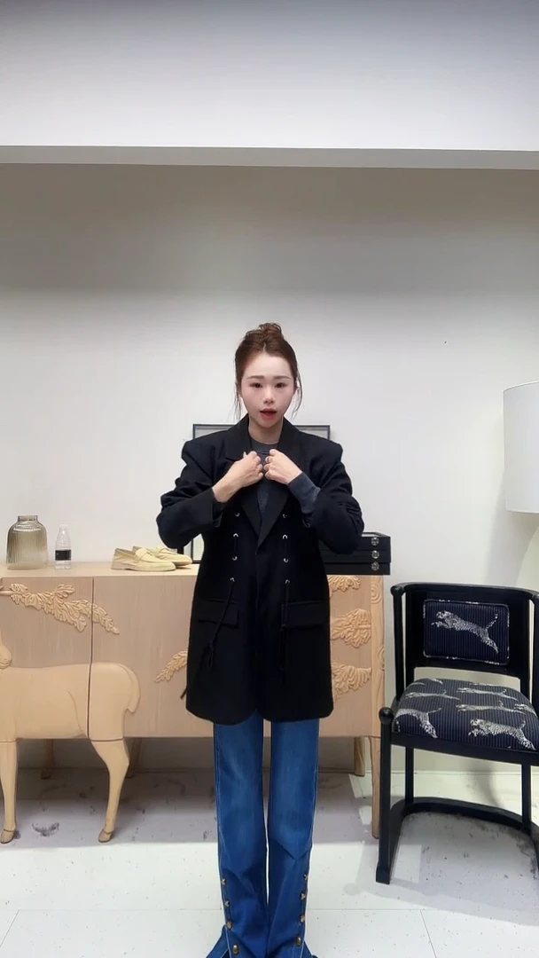 黑色前抽绳经典西装