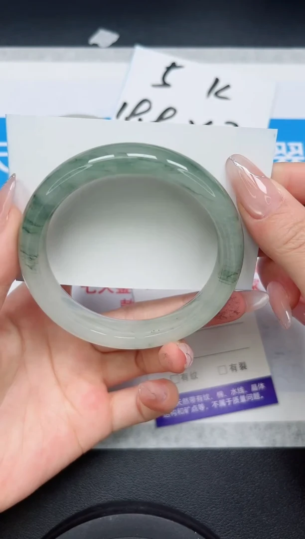 【闪购商品】石英质玉手镯未镶嵌34