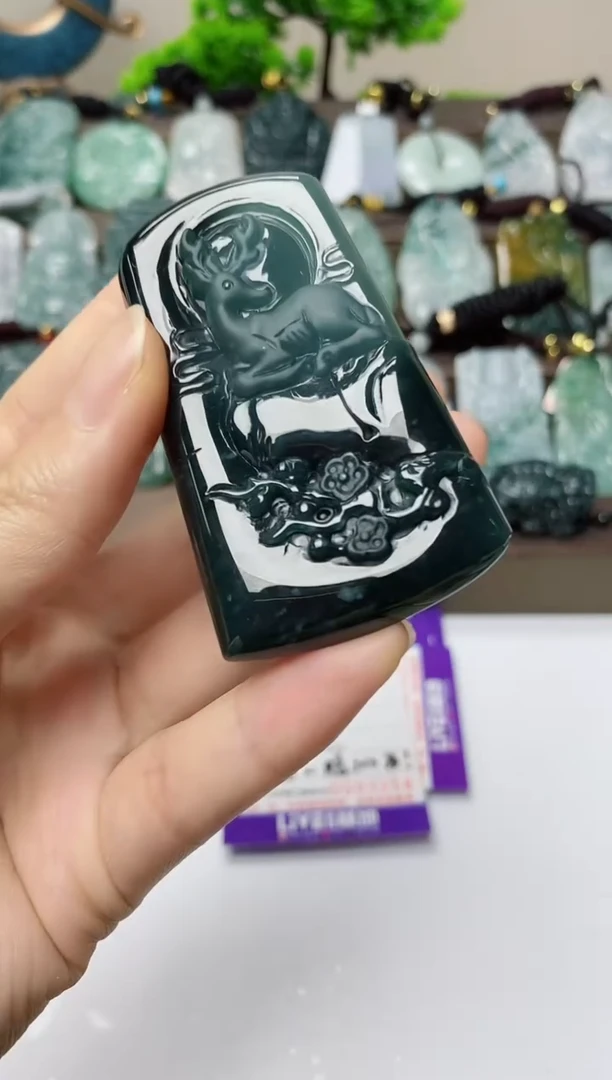翡翠未镶嵌颈饰