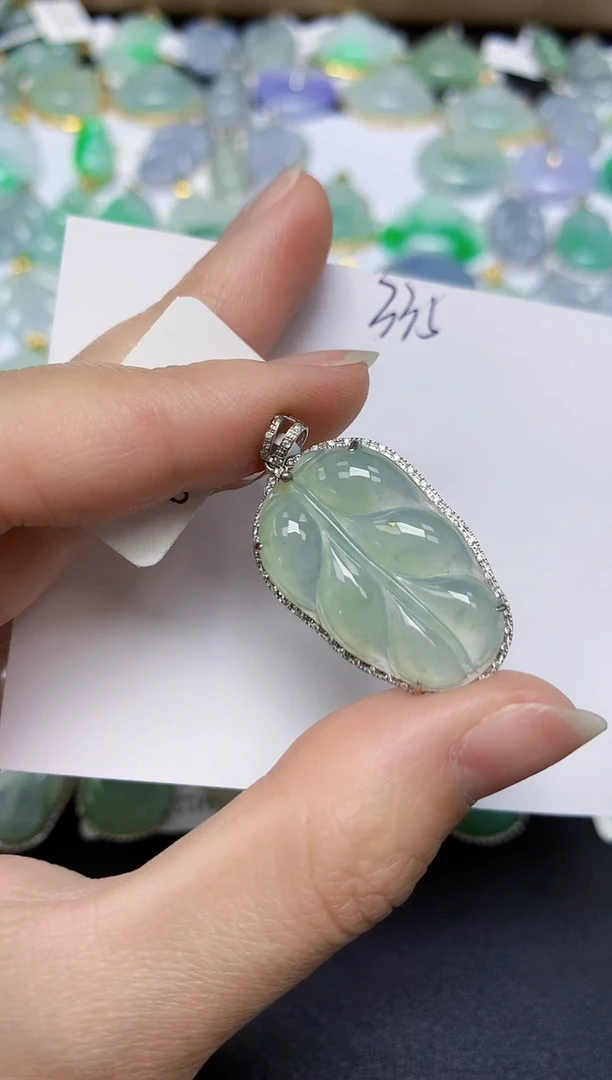 翡翠18K金镶嵌颈饰 天然翡翠A货
