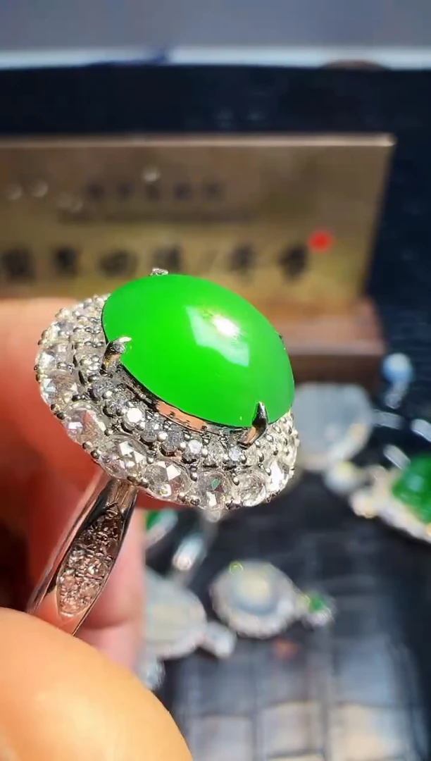 【闪购商品】翡翠戒指18K金镶嵌翡翠回流