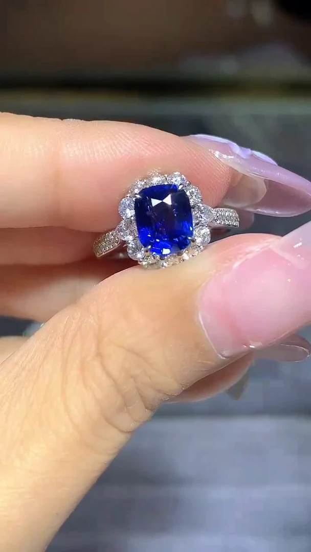 戒指蓝宝石18K金镶嵌2.03CT