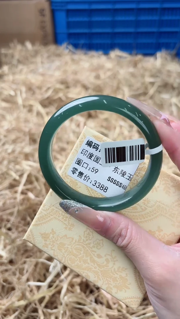 未镶嵌手镯石英质玉D-