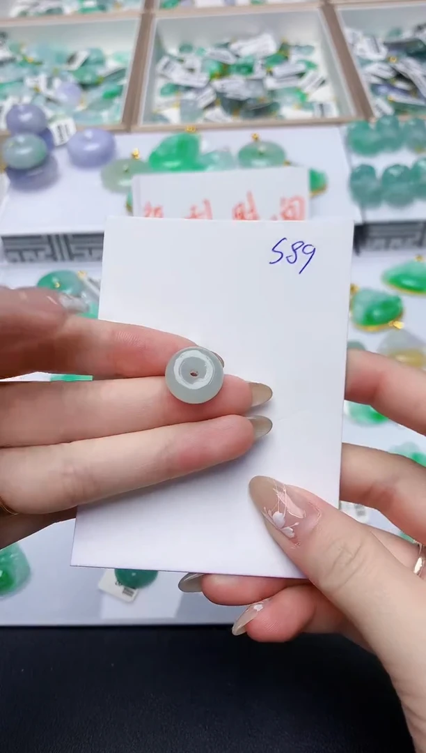 翡翠未镶嵌颈饰天然缅甸翡翠A货