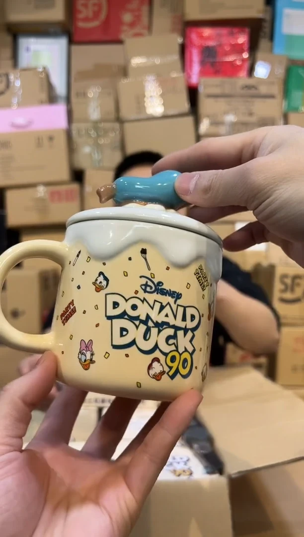 【闪购商品】杯原盒90周年唐老鸭带盖杯