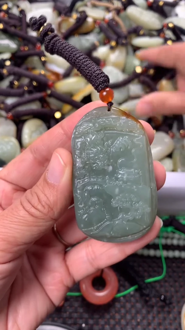 【闪购商品】和田玉颈饰未镶嵌多样性发货没有证书，拍一发一.有瑕