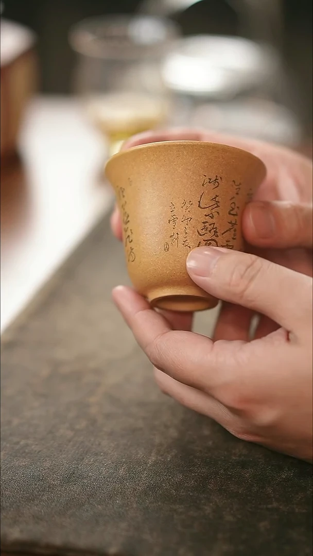 茶杯紫砂草书-铃铛杯-段泥