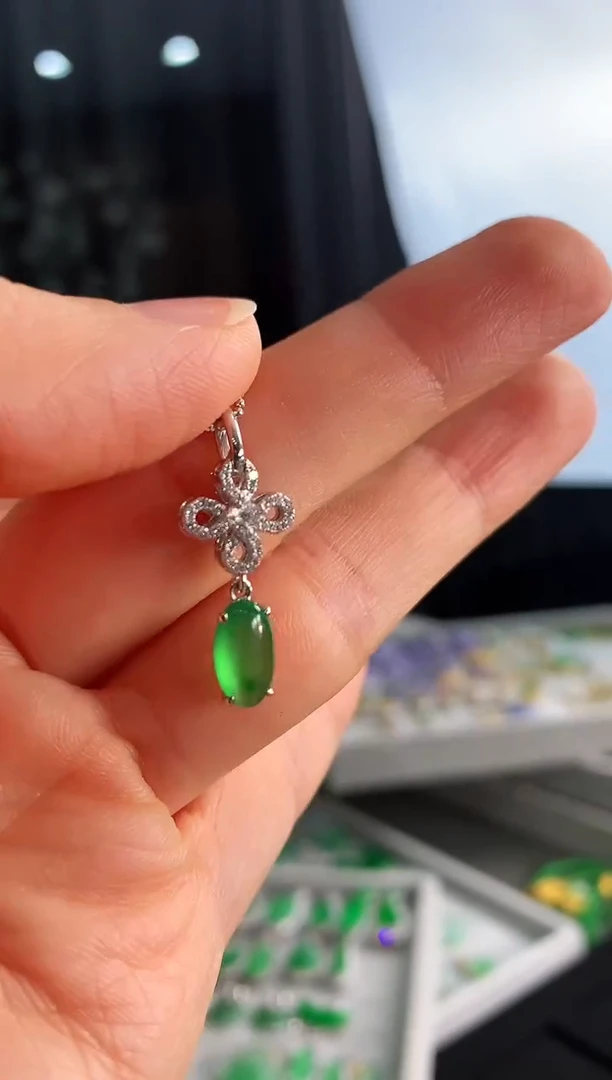 【闪购商品】翡翠吊坠(不含链)18K金镶嵌吊坠