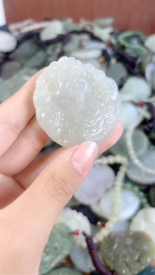 和田玉未镶嵌颈饰1