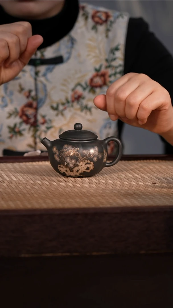 茶壶紫砂九龄君子兰 130cc