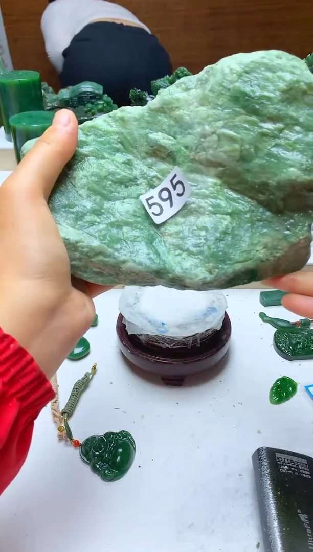 未镶嵌和田玉摆件1