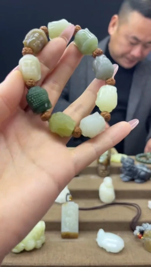 颈饰未镶嵌和田玉1