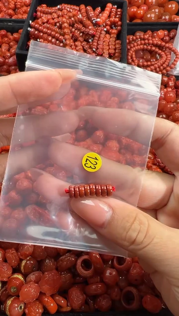 南红玛瑙未镶嵌颈饰1