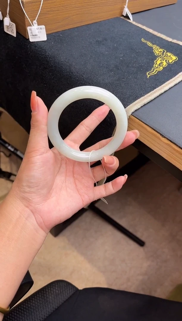 未镶嵌手镯翡翠手镯