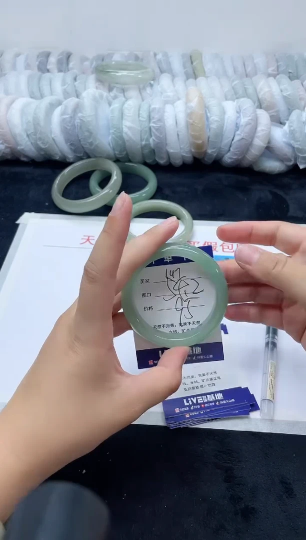 未镶嵌手镯石英质玉147