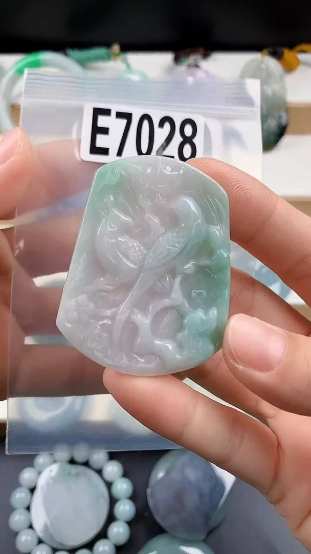 颈饰未镶嵌翡翠天然翡翠吊坠挂件