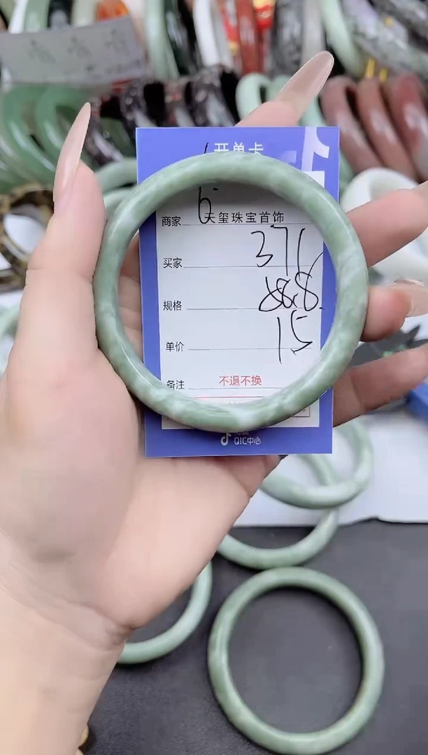 未镶嵌手镯石英质玉371