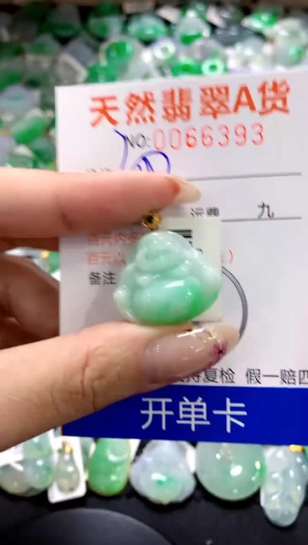 翡翠18K金镶嵌颈饰1111111111111111
