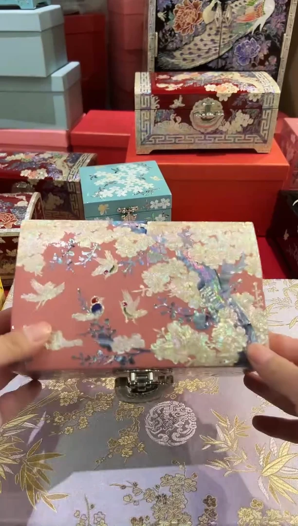 微瑕鱼锁绒布底·弘贝雅螺钿漆器文化馆