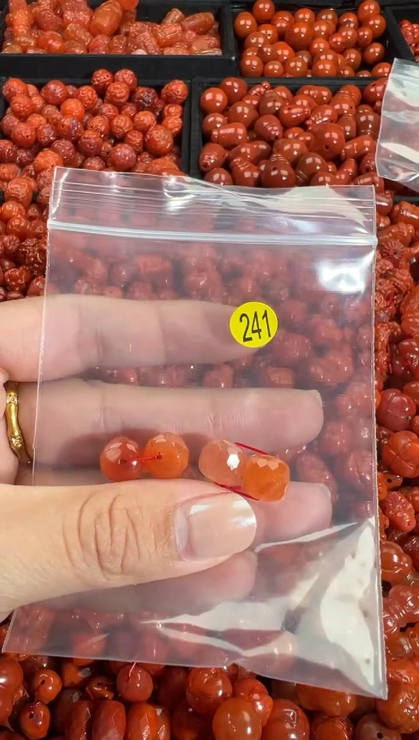 颈饰未镶嵌南红玛瑙1