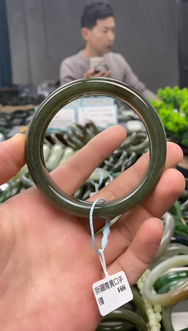 未镶嵌手镯和田玉58.9（13.9）