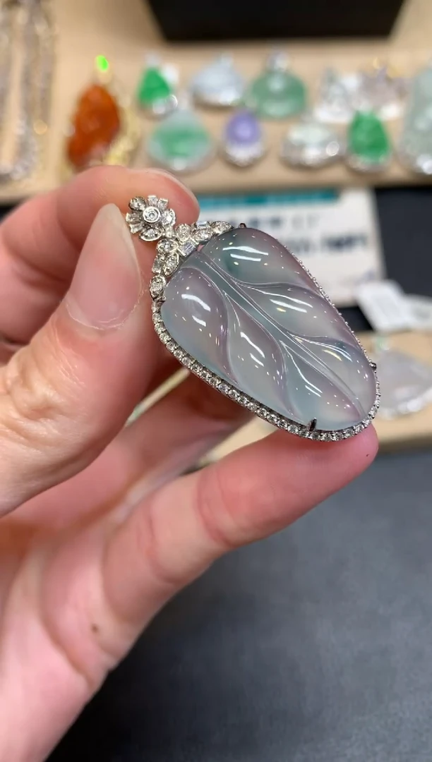 【闪购商品】翡翠颈饰18K金镶嵌叶子【无服务费】