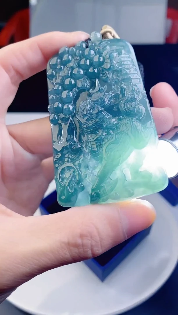 颈饰未镶嵌翡翠