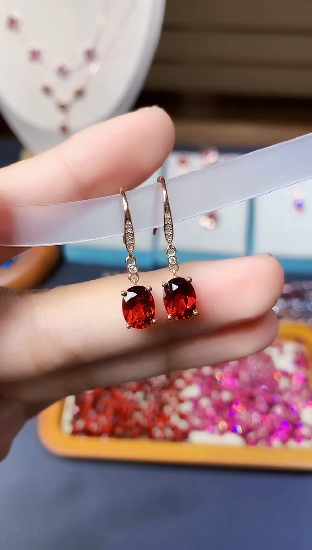 银S925镶嵌耳钩石榴石天然