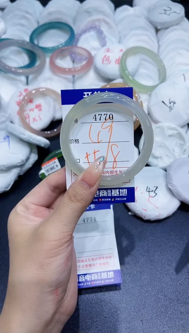 玛瑙/玉髓手镯未镶嵌4770
