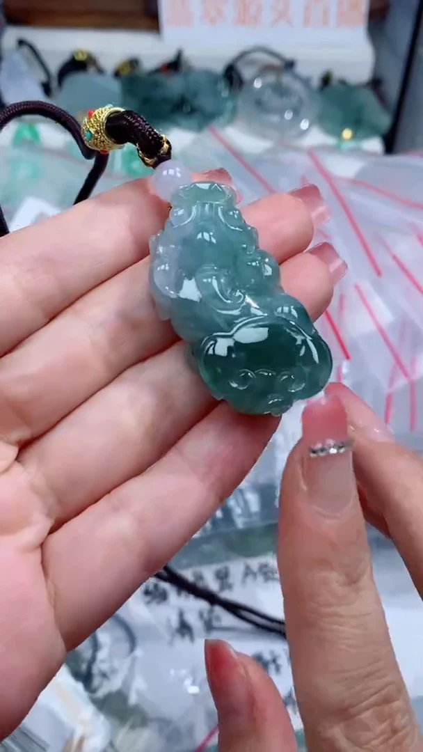 翡翠未镶嵌颈饰吊坠