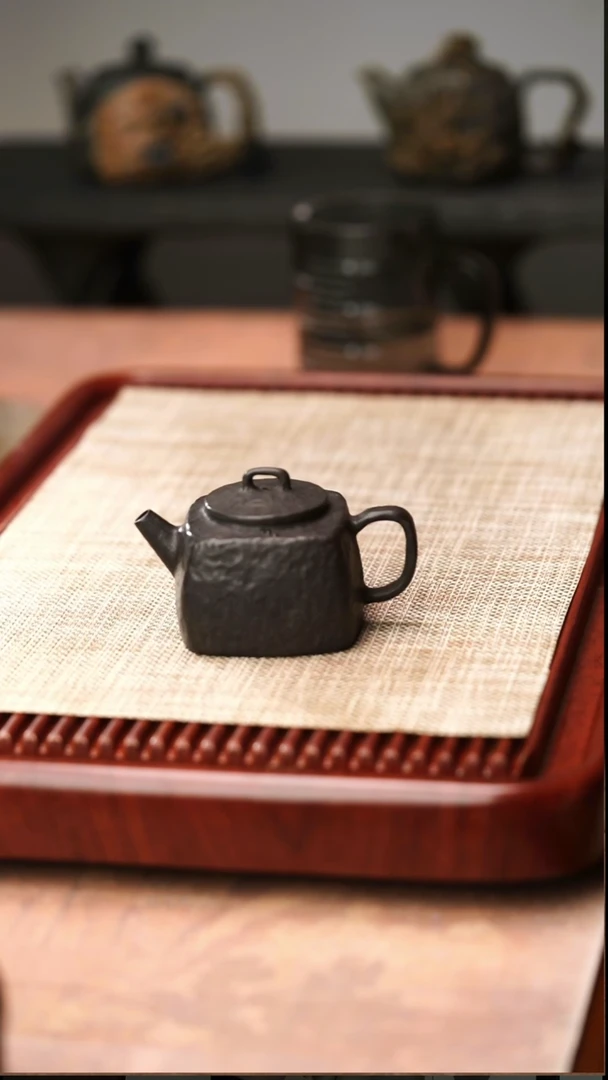 归玉堂冰碛岩重工雕刻小四方佛壶150cc