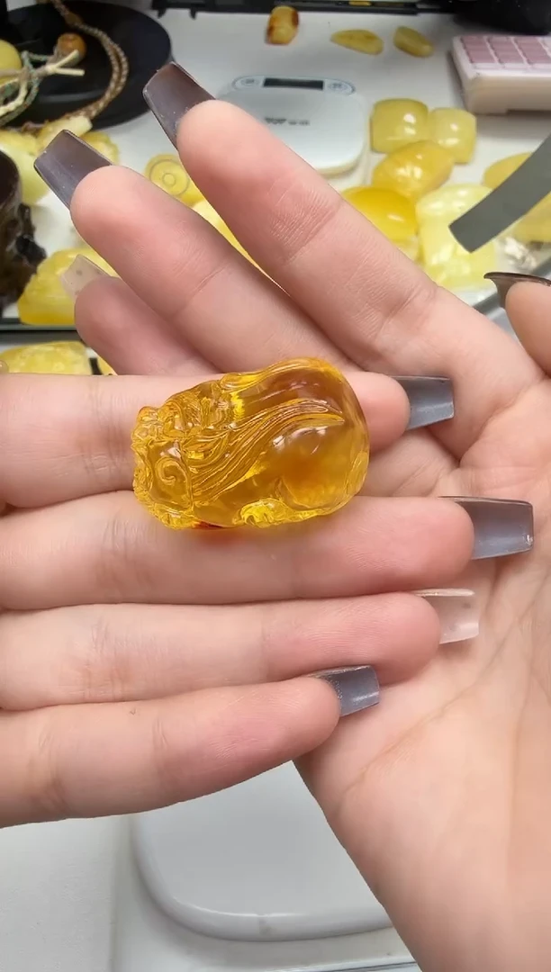 裸石琥珀未镶嵌如图