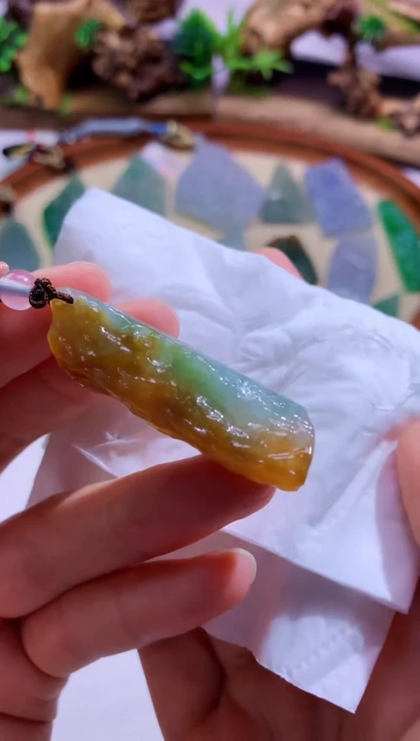 翡翠未镶嵌颈饰85
