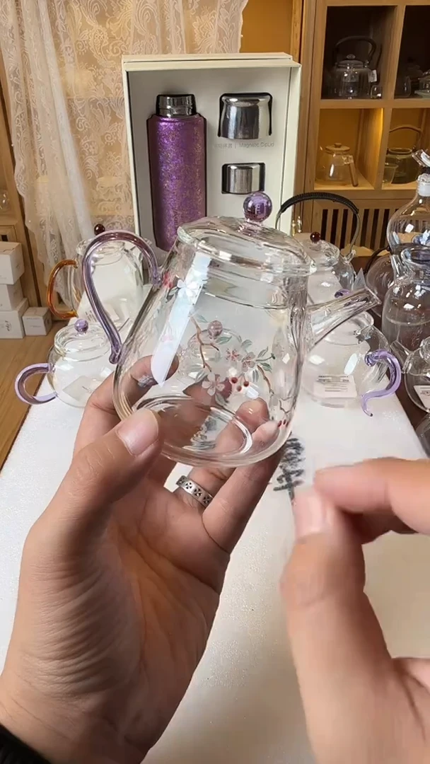 紫梨壶带花。。。。。。。