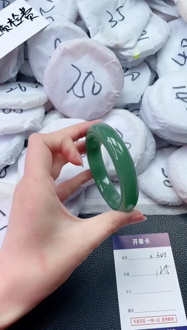 【闪购商品】石英质玉手镯未镶嵌X345