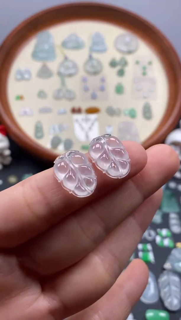 颈饰未镶嵌翡翠冰叶子1对/芬