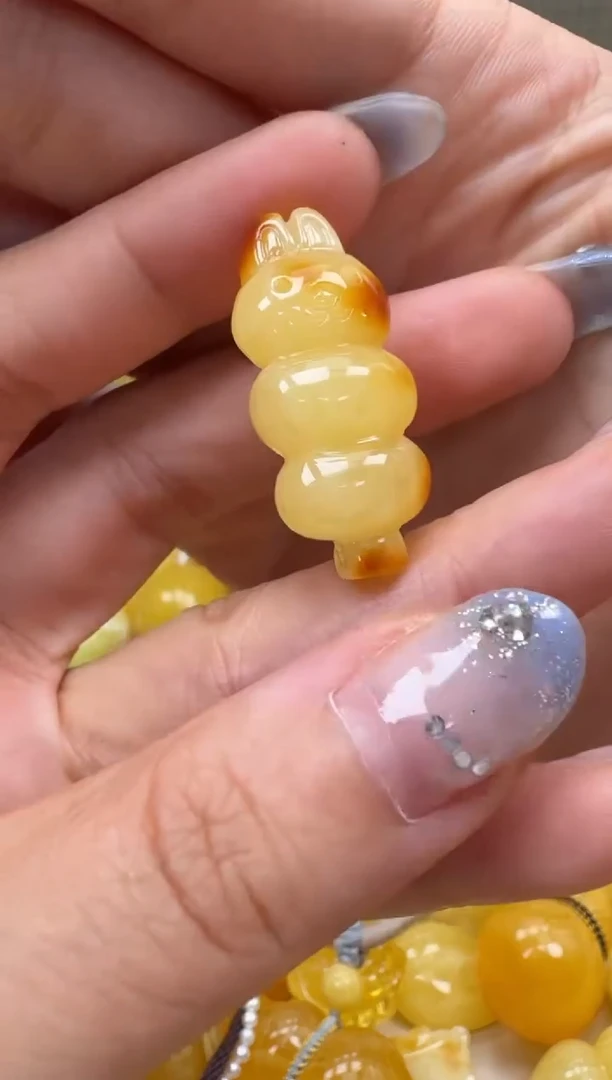 裸石琥珀未镶嵌如图