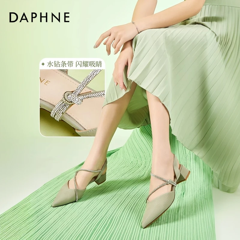 达芙妮新款包头凉鞋女款夏季2025年粗跟中跟法式时装一字带高跟鞋