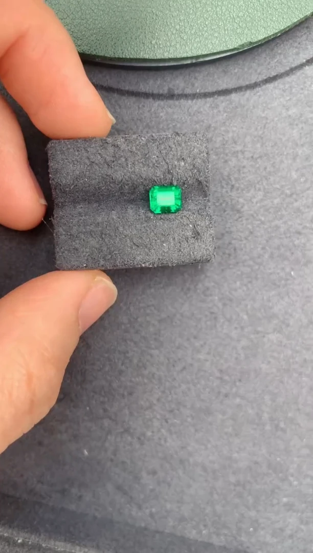 裸石未镶嵌祖母绿80分祖母绿