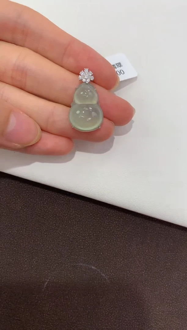 翡翠18K金镶嵌颈饰天然缅甸a货翡翠