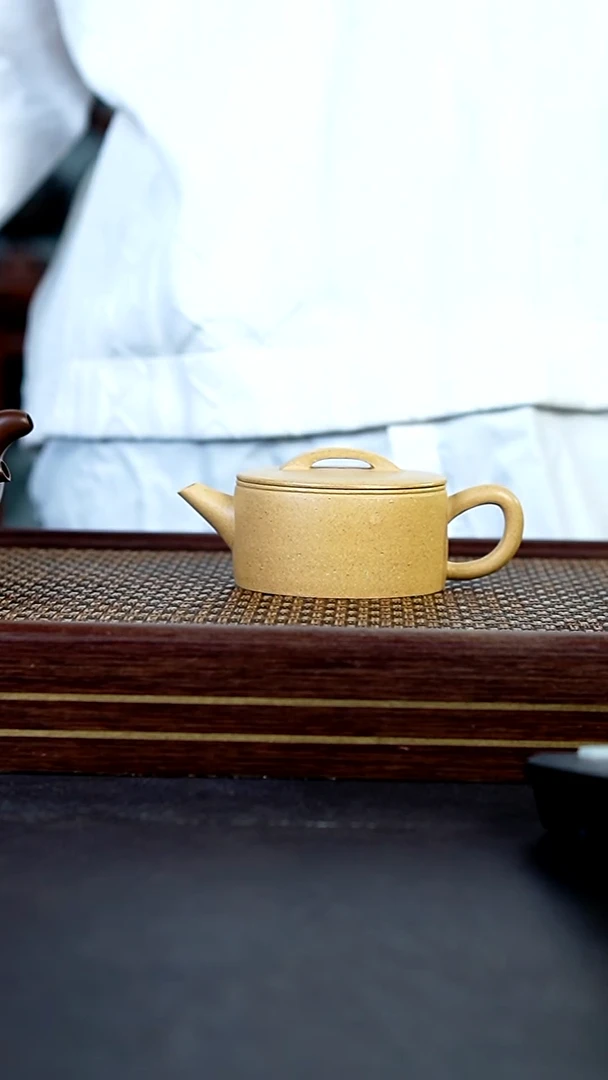 茶壶紫砂      XJ      本山绿泥       剑流汉瓦      160cc