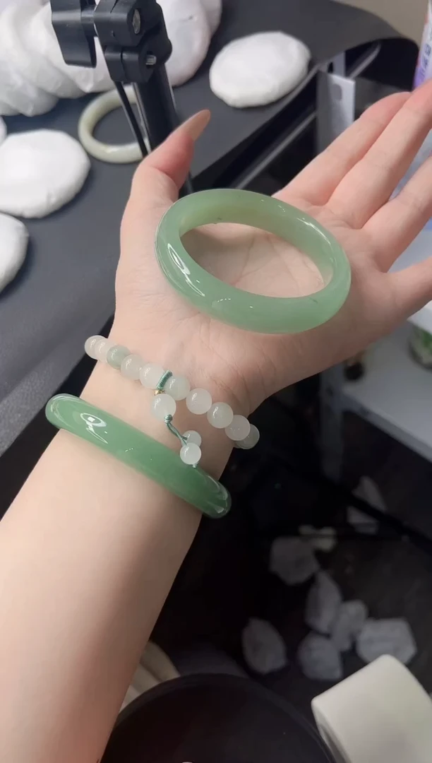 石英质玉手镯未镶嵌31-54.9