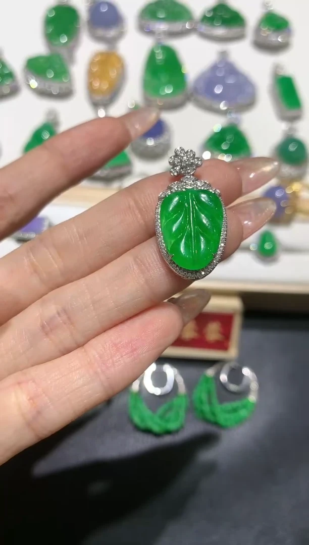 【闪购商品】翡翠吊坠(不含链)18K金镶嵌团购3