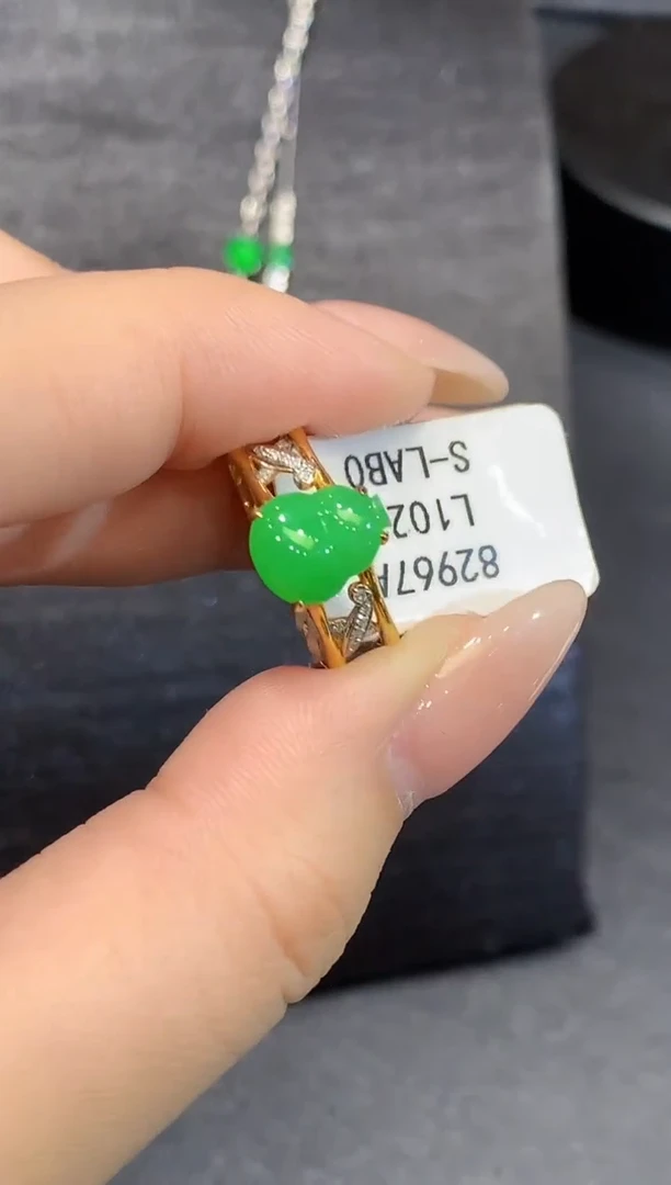 18K金镶嵌戒指翡翠L多样性发其一